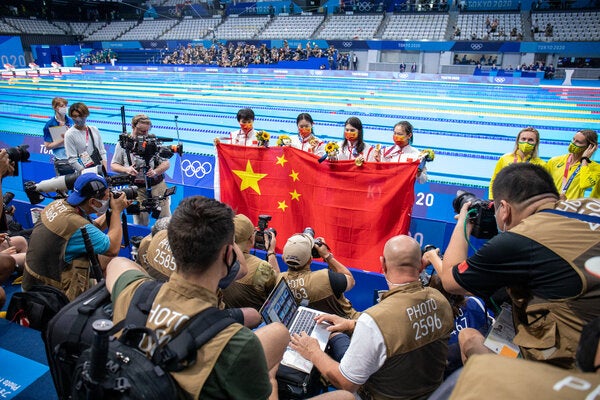 一直表现出